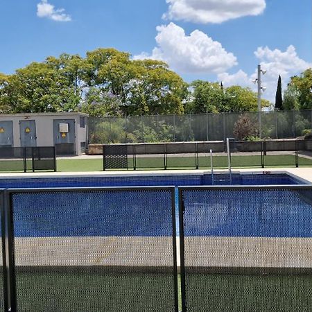 Apartment With Free Parking And Pool Bormujos Exteriér fotografie