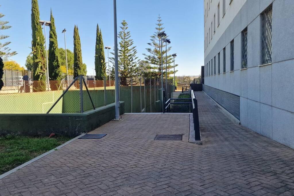 Apartment With Free Parking And Pool Bormujos Exteriér fotografie