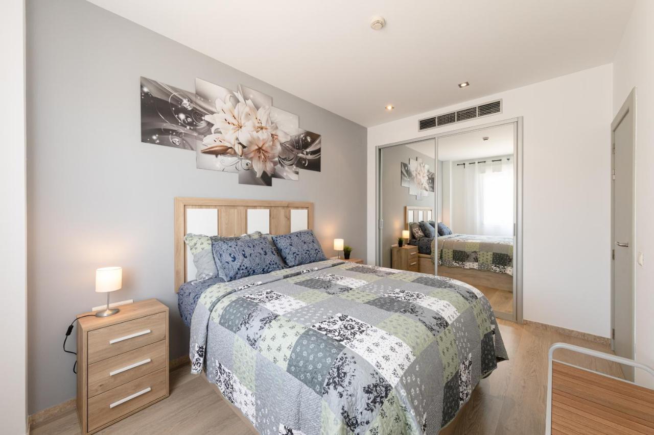 Apartment With Free Parking And Pool Bormujos Exteriér fotografie