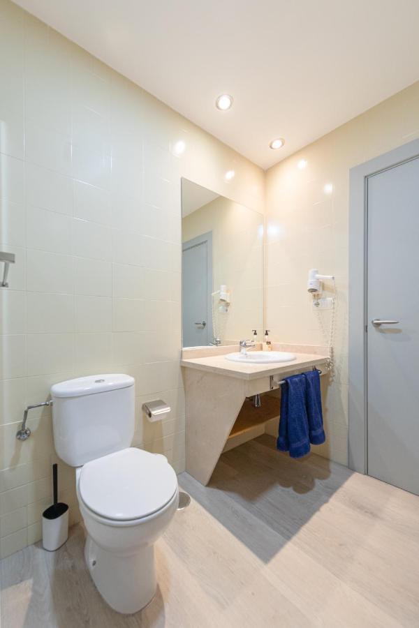 Apartment With Free Parking And Pool Bormujos Exteriér fotografie