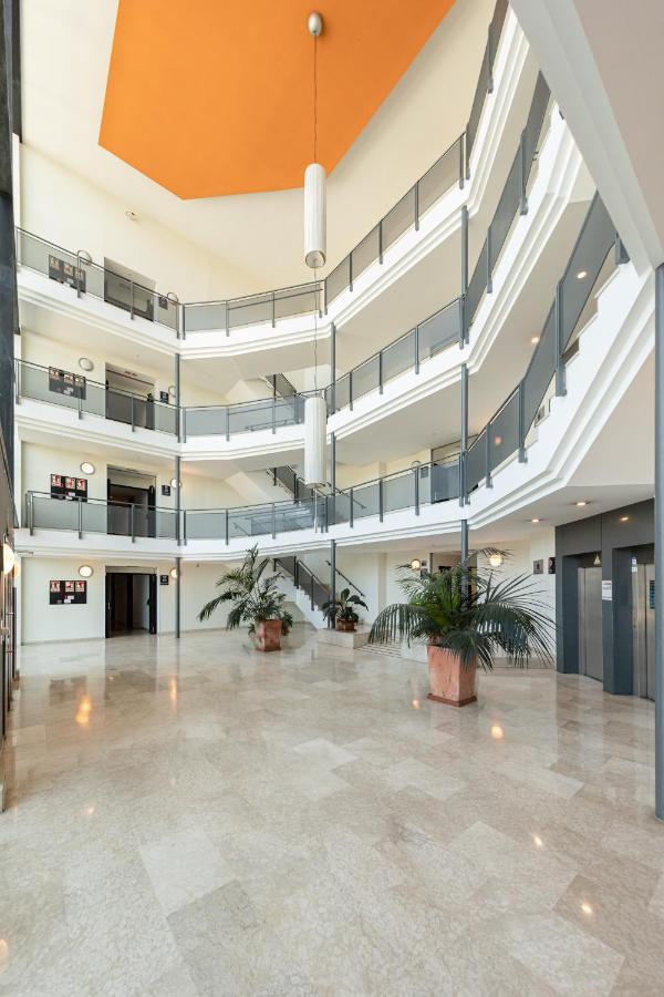 Apartment With Free Parking And Pool Bormujos Exteriér fotografie