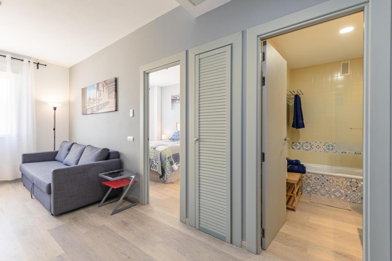 Apartment With Free Parking And Pool Bormujos Exteriér fotografie