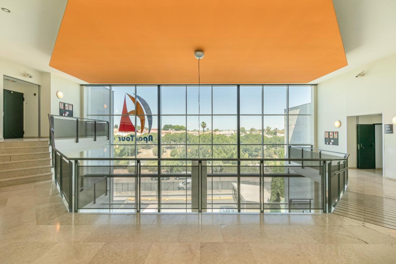 Apartment With Free Parking And Pool Bormujos Exteriér fotografie