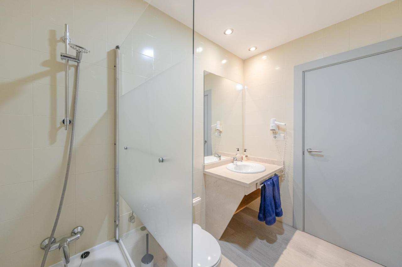 Apartment With Free Parking And Pool Bormujos Exteriér fotografie