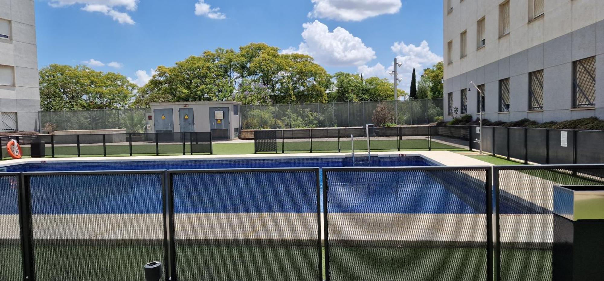 Apartment With Free Parking And Pool Bormujos Exteriér fotografie