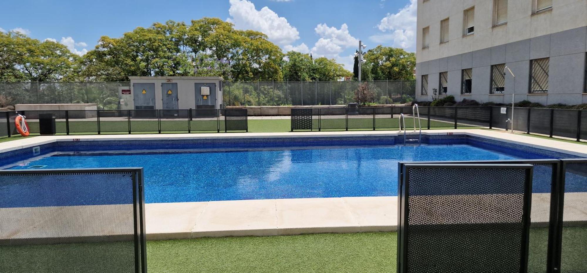Apartment With Free Parking And Pool Bormujos Exteriér fotografie